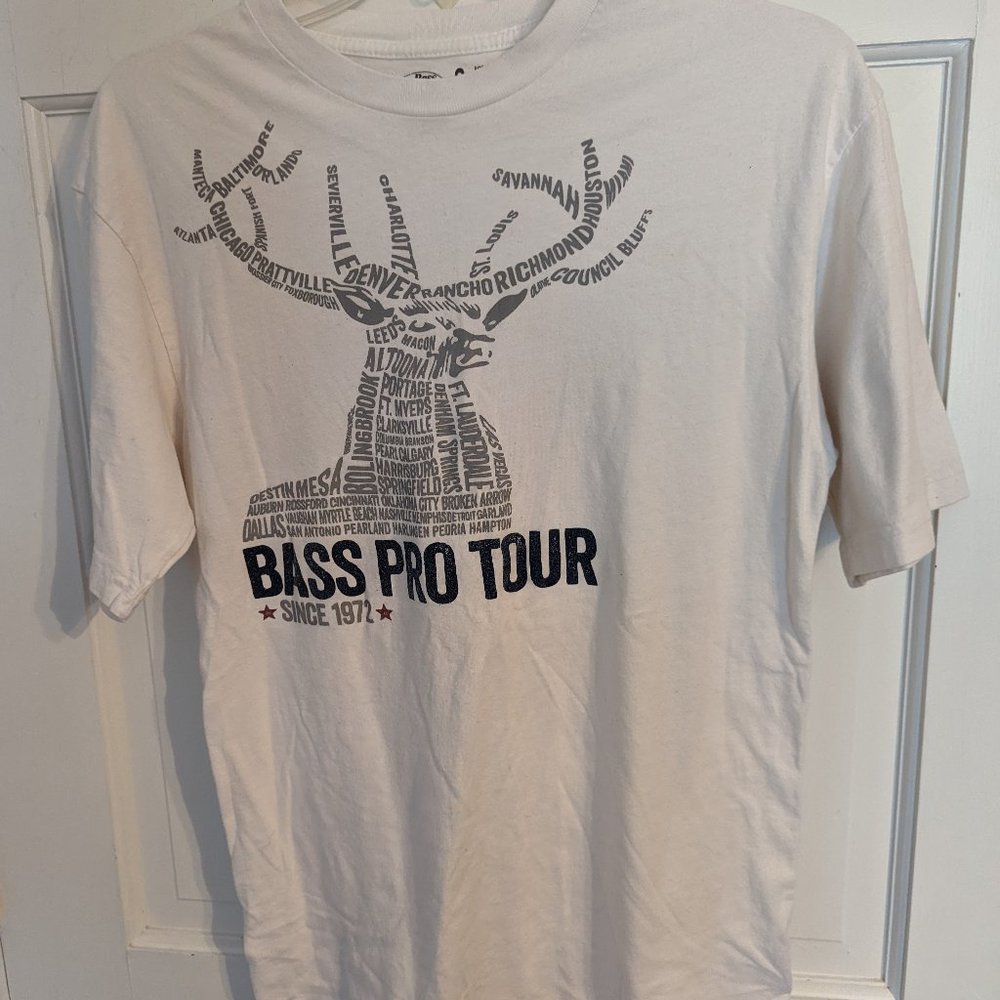 Bass Pro Tour Since 1972 Deer Buck Hunting White T-Shirt Bass Pro Shops Men sz S